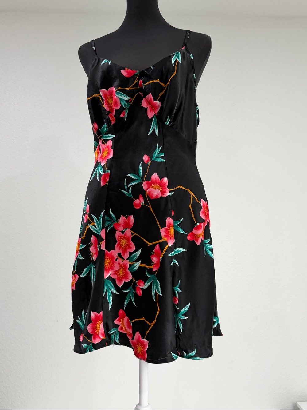 Victoria’s Secret Vtg‎ Y2K Black Floral 100% Silk Slip Dress Size S Mini Blossom